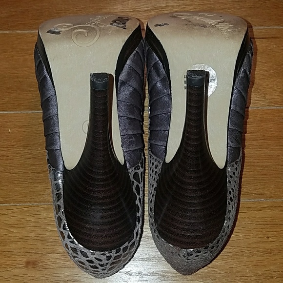 Seychelles Taupe Heels - Picture 6 of 8